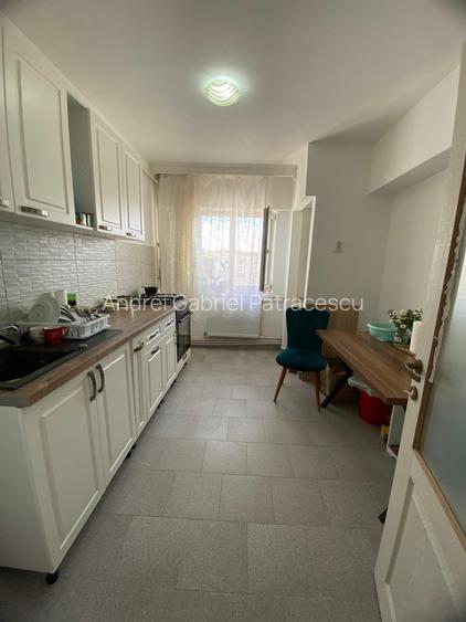 2 DECOMANDATE etajul 3 cu centrala, renovat, bloc 1985, Energiei