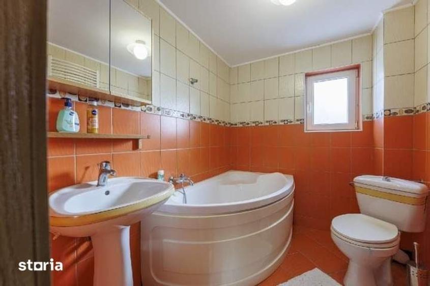 Casă cu 6 camere cu Teren 567 Mp în Central