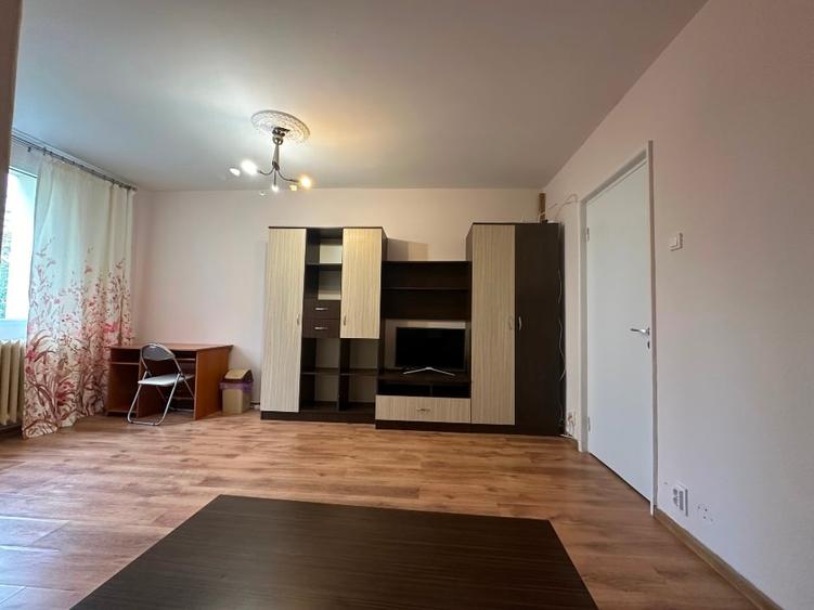 Proprietar Garsoniera Metrou Titan - 4