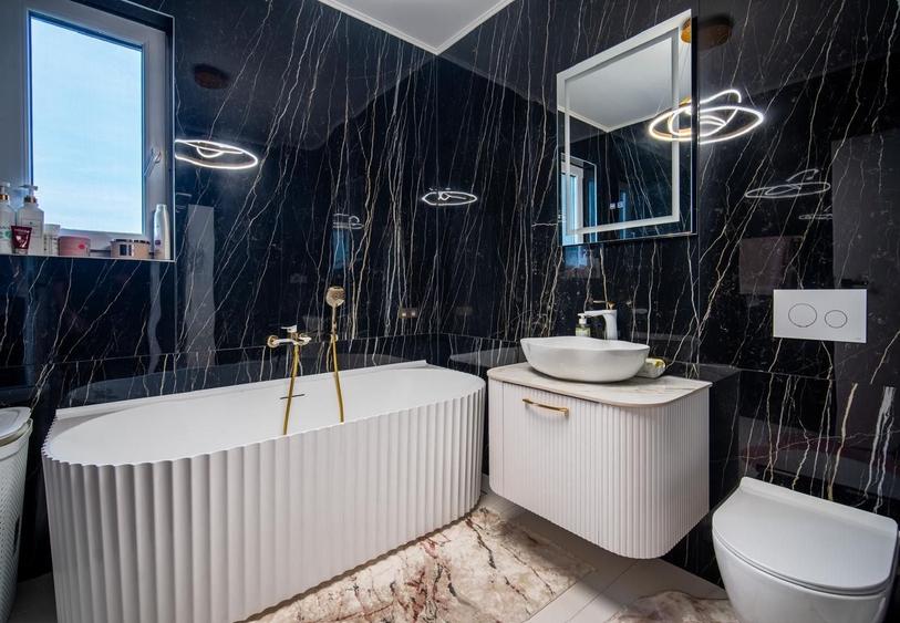 Duplex cu 8 camere cu Canalizare în Central