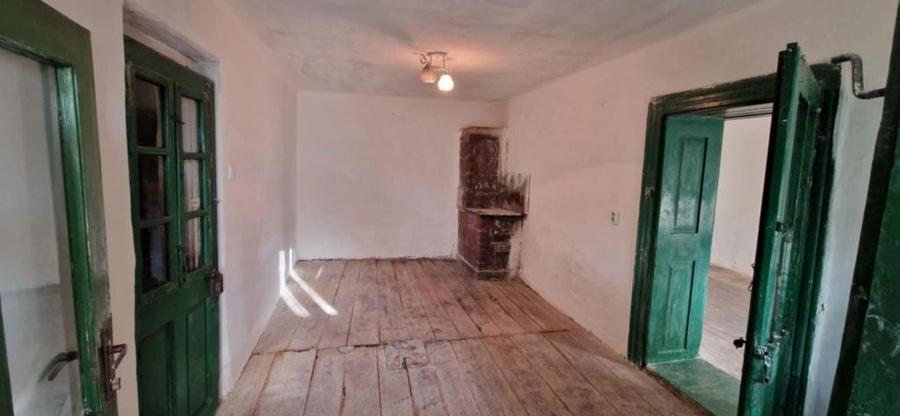 Casa 114 mp - in Hateg la 300 m de primarie 52000 euro - 4