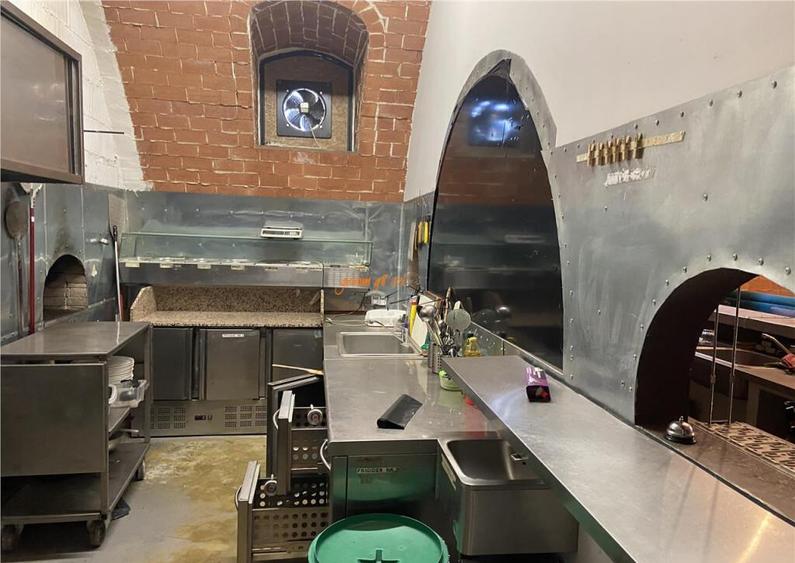 Spatiu comercial situat in zona sat Petresti , actual restau - 31