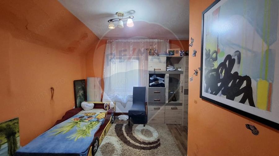 Casă cu 5 camere cu Teren 20 Mp în Central