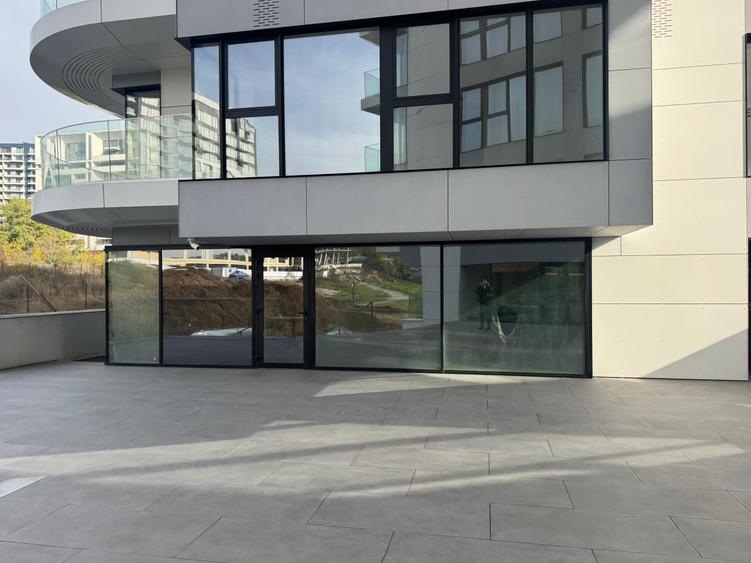 Spatiu Comercial de inchiriat // ONE Lake Club - 1