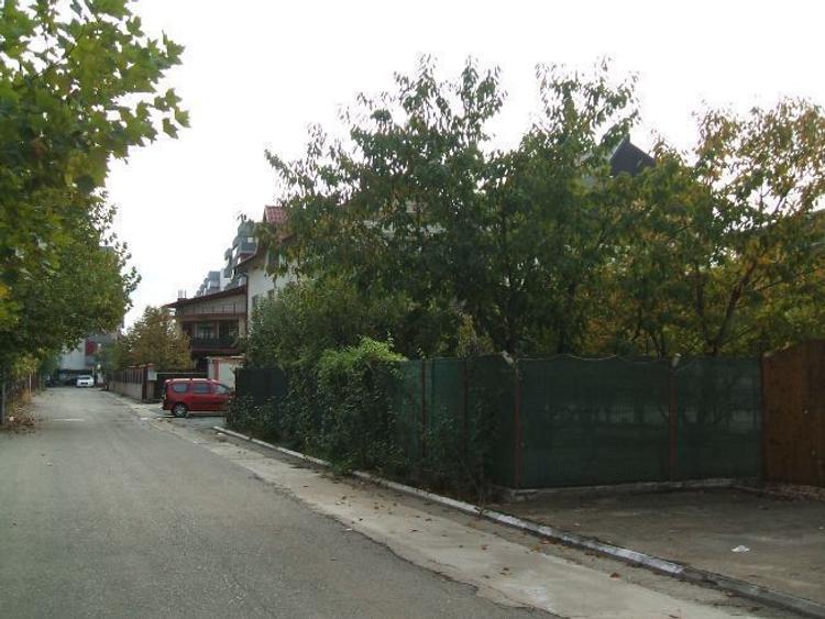 Vand Vila "Vip 1" - Ds.+P.+1Et.+M. - 14 cam. mari si două terenuri - 7