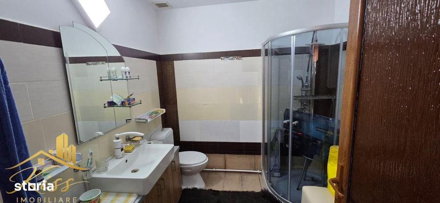 Casă cu Teren 471 Mp în Central