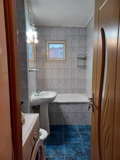 Vand Apartament de 80 mp , 4 camere, 2 bai, etajul 3 - 7