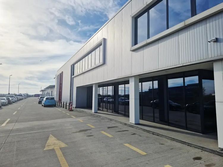 Spatiu industrial, birouri si teren de vanzare, situate intre DNCB - A2 si A0 - 3