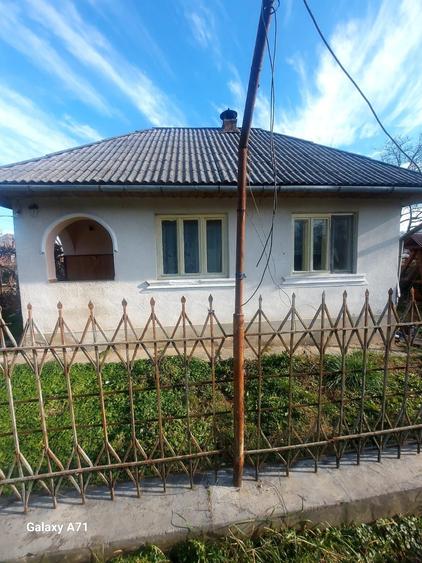 Casă cu 4 camere în Crăciunești