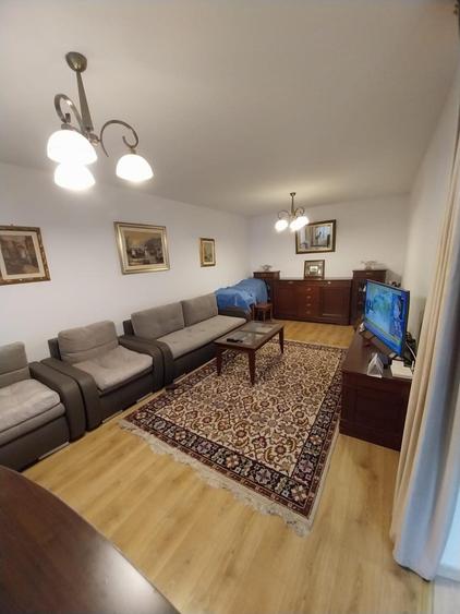 Vanzare proprietate cu doua case si intrari separate curte Giulesti - 1