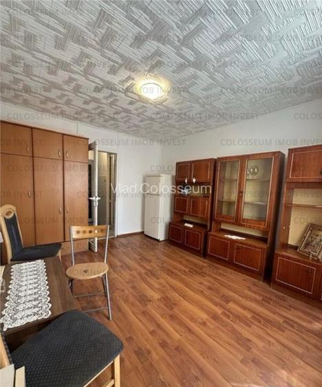 Camera de camin, cu baie si bucatarie - zona Tractorul