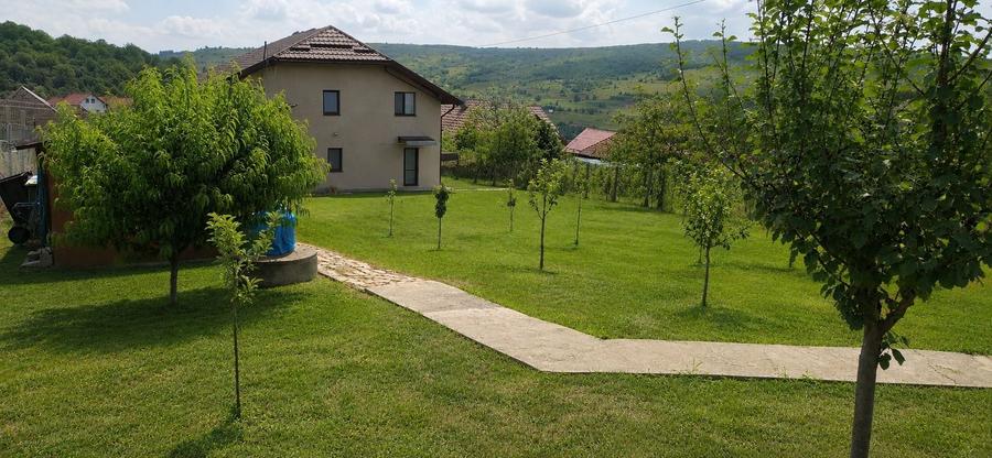 Casă cu 4 camere în Central