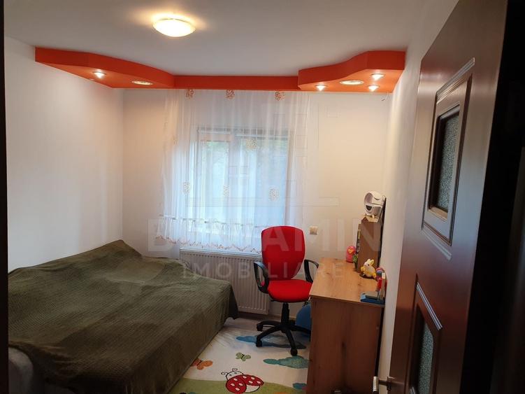 Apartament cu 4 camere decomandat, mobilat în Noua