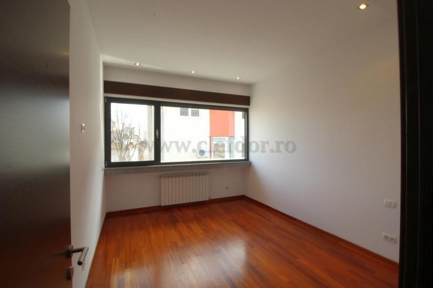 Apartament cu 4 camere decomandat, mobilat în Dorobanți