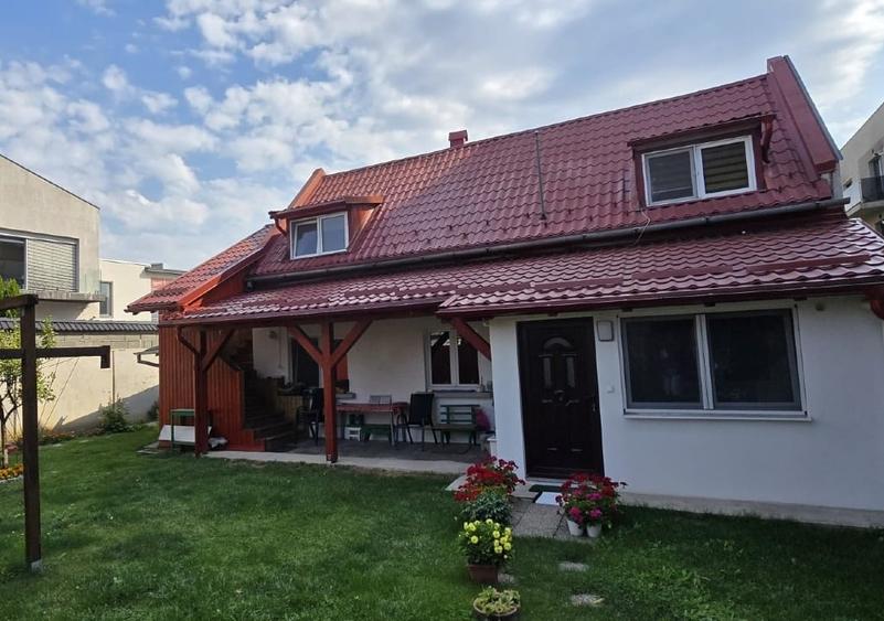 Casă individuală cu 4 camere cu Canalizare în Brașovul Vechi