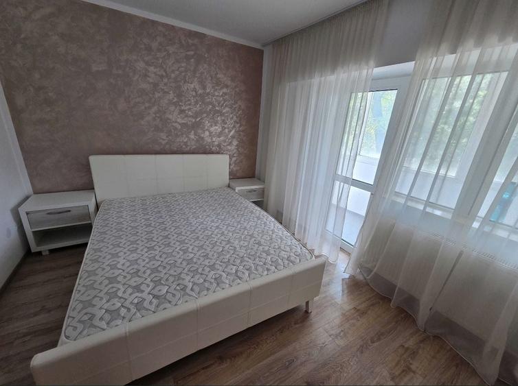 Apartament cu 4 camere decomandat, mobilat în Doamna Ghica