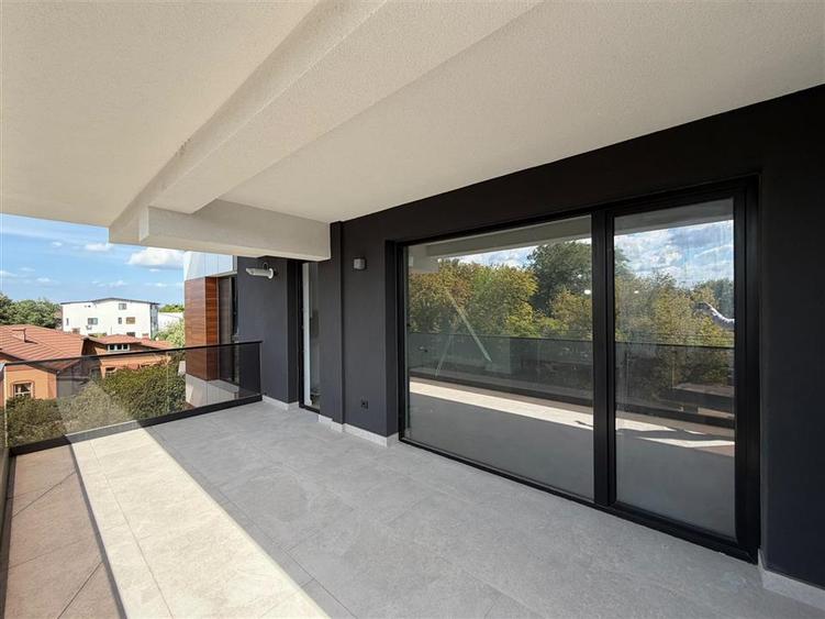 Apartament cu 3 camere decomandat în Ultracentral