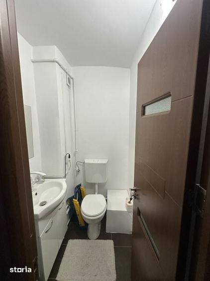 Apartament cu 3 camere decomandat în Craiovița Nouă