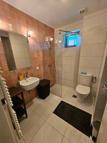 Apartament cu 3 camere decomandat în Sisești