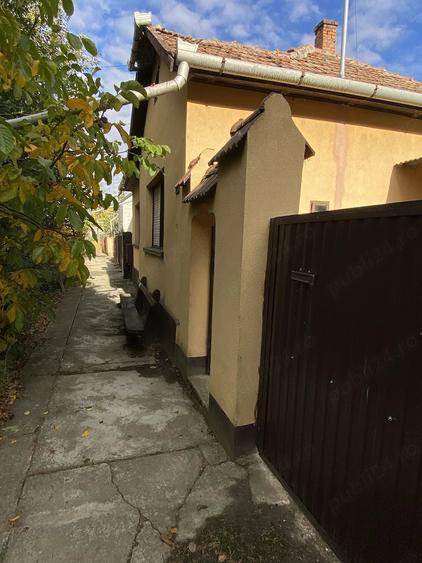 Casă cu 5 camere cu Teren 1353 Mp în Central