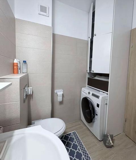Apartament cu 3 camere decomandat în Exterior Vest