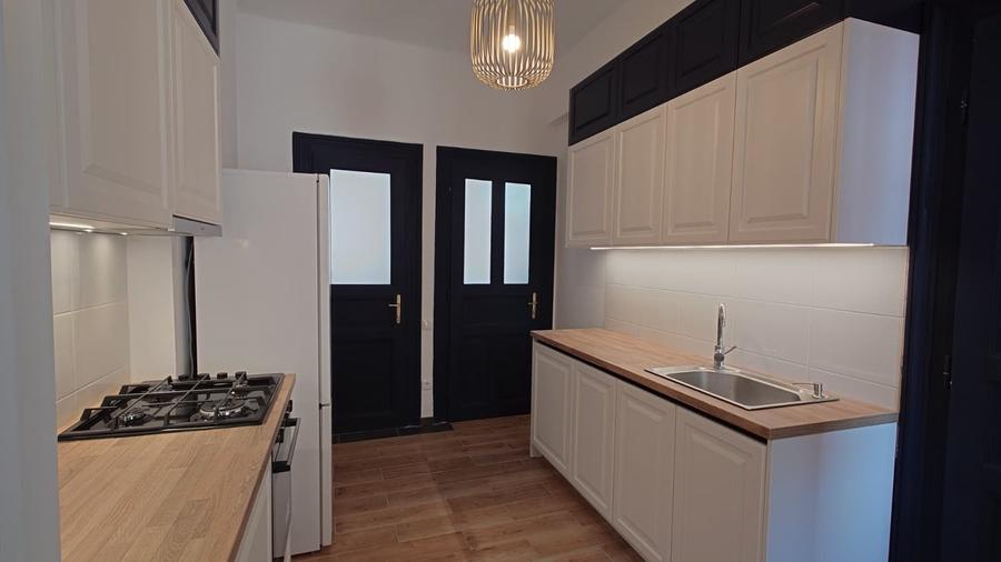 Apartament ultracentral, 80 mp utili, 3 camere, locuita sau birou! - 7