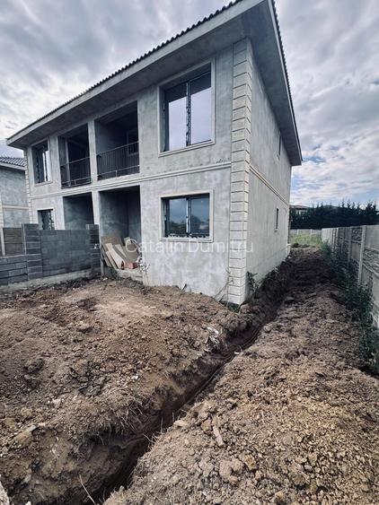 MT263 Duplex 4 camere, de VANZARE, la asfalt, Mosnita Noua, toate utilitatile
