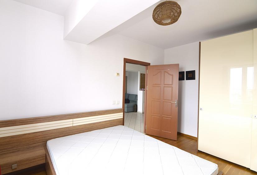 Apartament cu 2 camere semidecomandat, mobilat în Decebal
