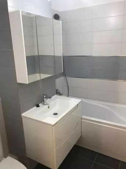 Apartament cu 4 camere decomandat în Bucovina