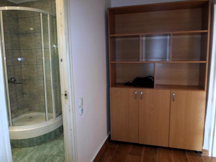 Apartament cu 3 camere semidecomandat în Ultracentral