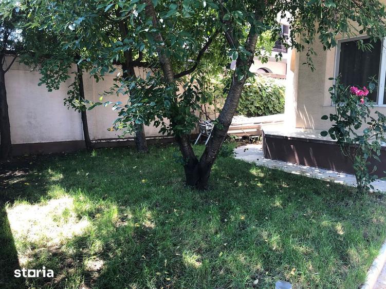 Casă cu 7 camere cu Piscina în Apărătorii Patriei
