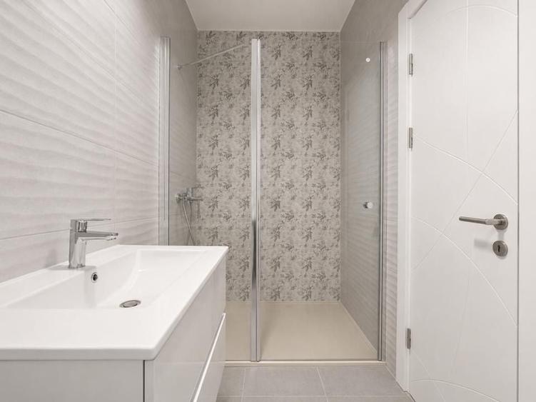 Apartament cu 3 camere decomandat în Titan