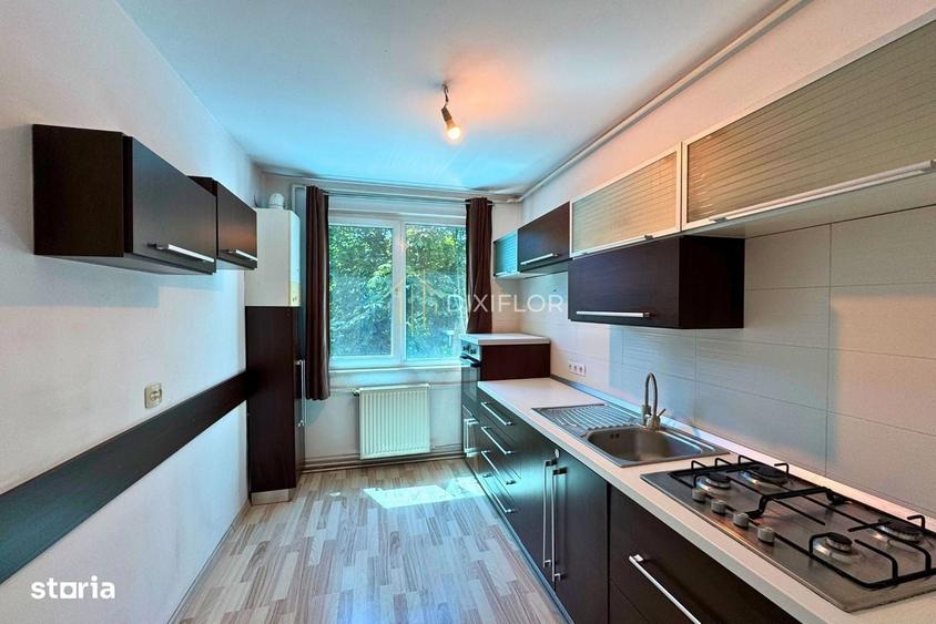 Apartament cu 3 camere decomandat în Libertății