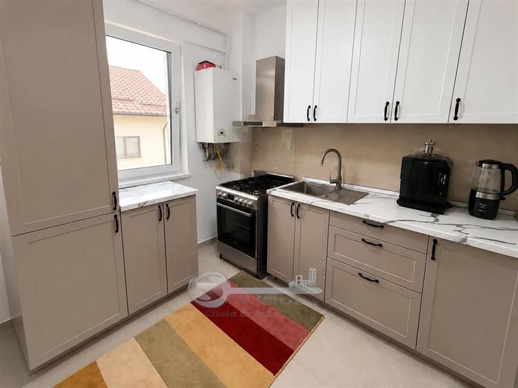 Apartament cu 3 camere semidecomandat în Valea Adâncă