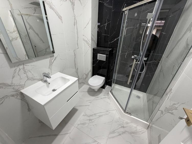 Duplex cu 4 camere cu Canalizare în Central