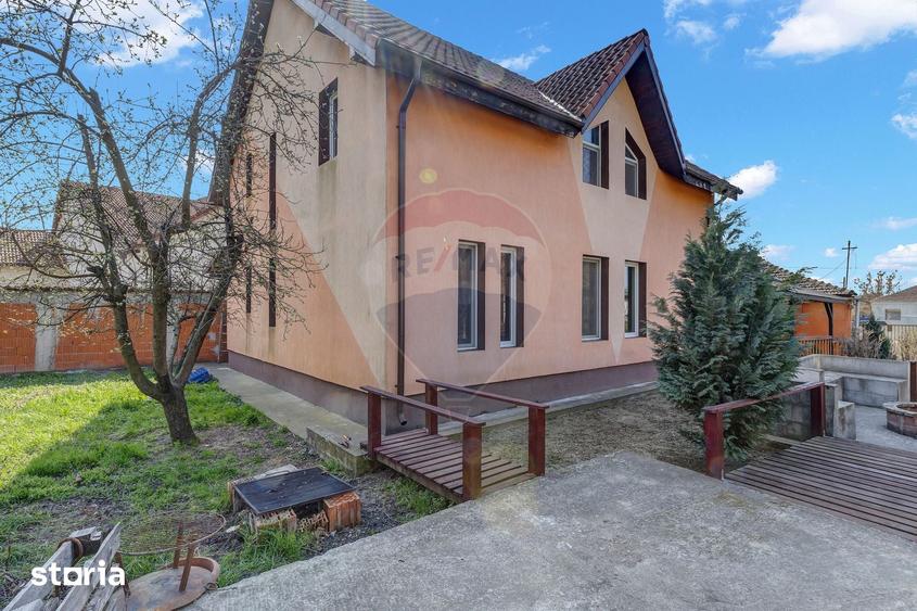 Casă cu 8 camere cu Teren 777 Mp în Ultracentral