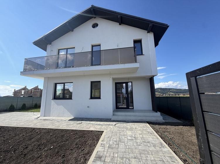 Casă cu 4 camere în Sânpetru