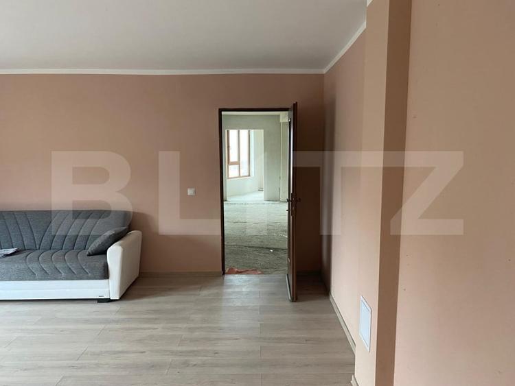 Casă individuală cu 5 camere cu Teren 7100 Mp în Exterior Nord