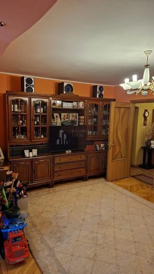 Apartament cu 4 camere decomandat, mobilat în Titan
