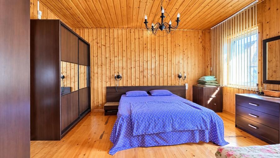 Casă individuală cu 8 camere cu Canalizare în Sibiel