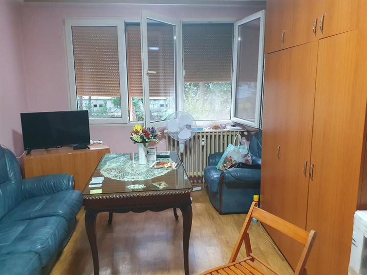 Apartament cu 3 camere semidecomandat în Drumul Taberei