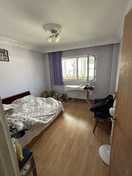 Apartament cu 3 camere semidecomandat în Dristor