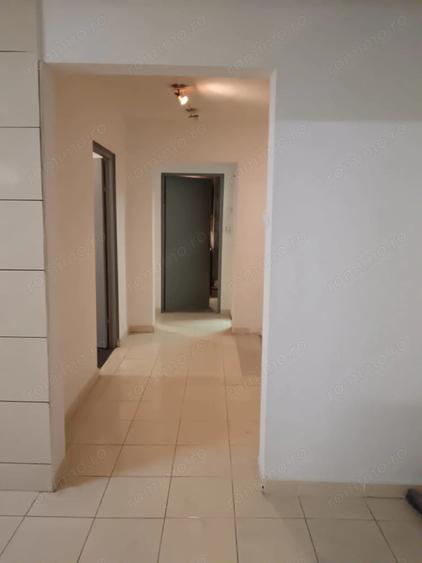Apartament cu 3 camere decomandat în Bogdăneștilor