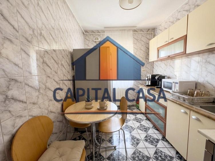 Apartament cu 3 camere semidecomandat, mobilat în Nord