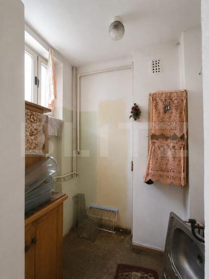 Apartament cu 3 camere semidecomandat în 22 Decembrie