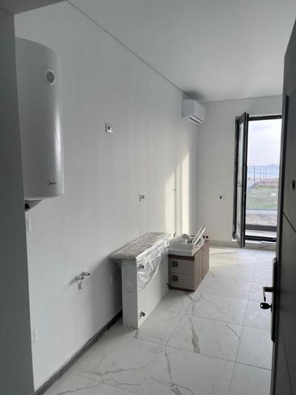 Vand studio/garsoniera in prima linie la mare cu vedete frontala. - 4