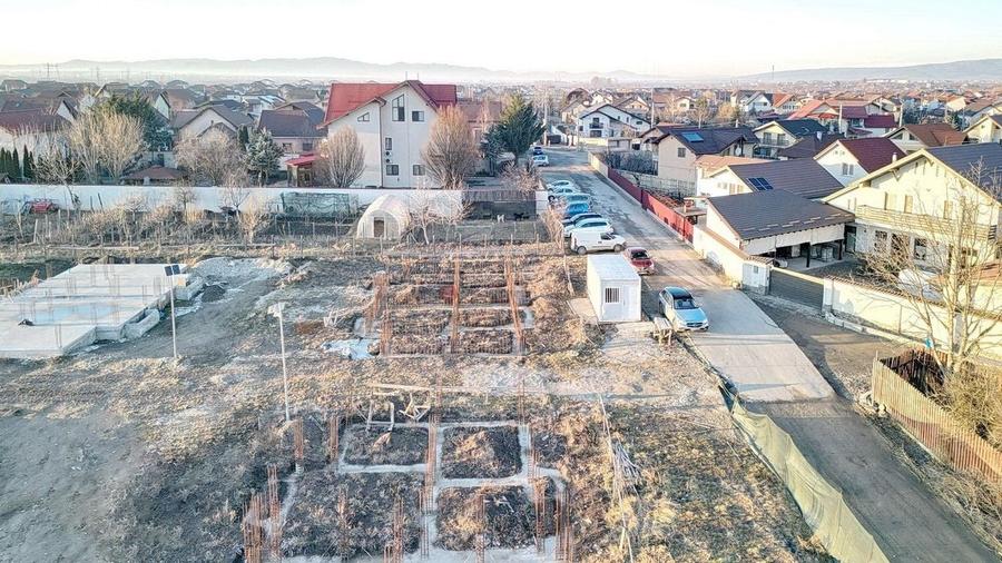 Teren intravilan cu Autorizatie de Construire - 24