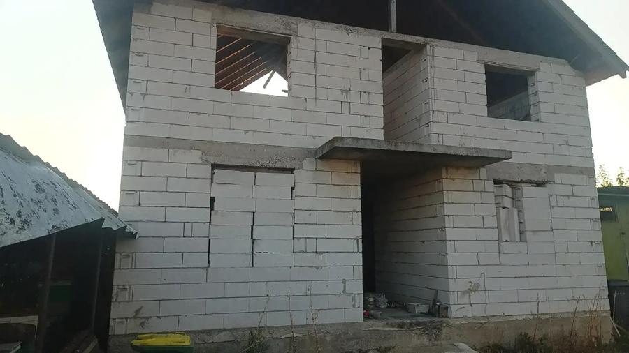 Casa cu etaj in rosu in Osorhei - 1