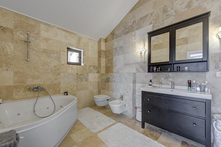 Vila eleganta pe malul lacului| Ponton si piscina| Snagov - 11