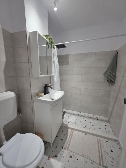 Apartament cu 2 camere decomandat în Lacul Tei